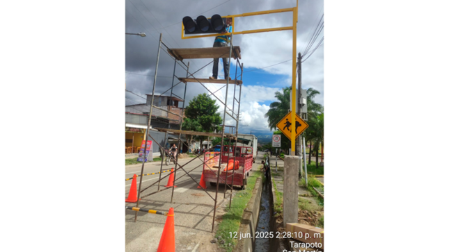MPSM realizó la instalación de semáforos entre los jirones progreso con próceres en Tarapoto. 