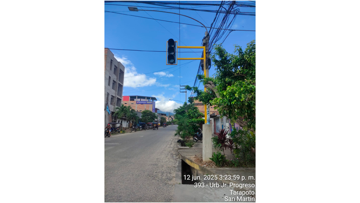 MPSM realiz贸 la instalaci贸n de sem谩foros entre los jirones progreso con pr贸ceres en Tarapoto.