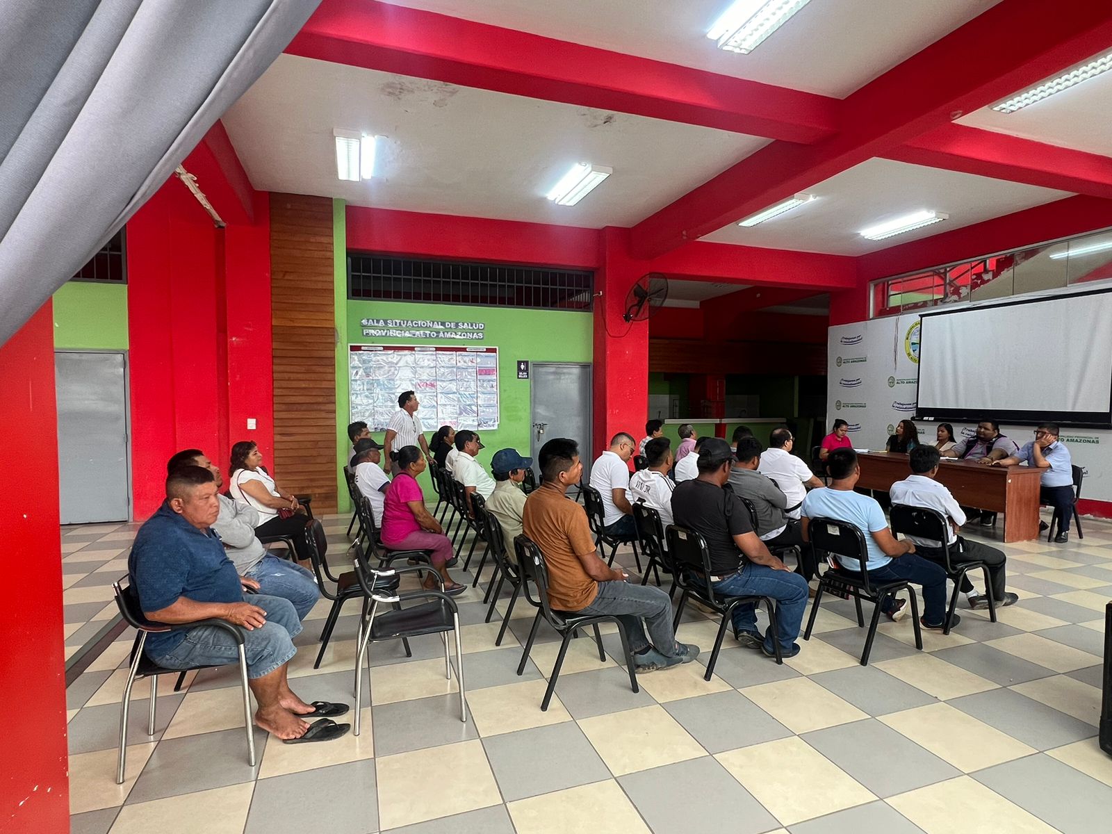 En Alto Amazonas, Direpro instala mesa técnica pesquera y entrega permisos.