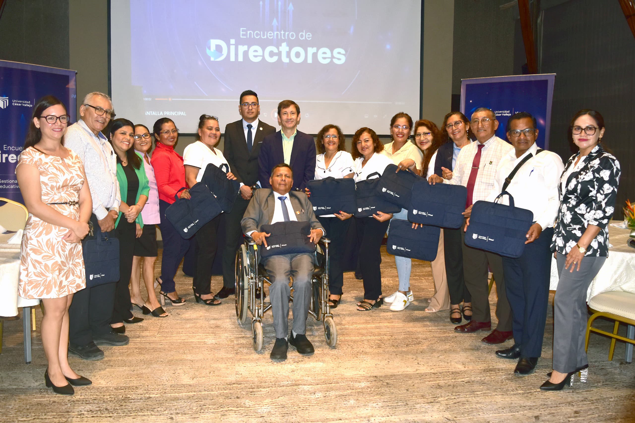 Grel participa en encuentro de directores sobre desafíos y avances educativos en Loreto.