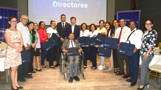 Grel participa en encuentro de directores sobre desafíos y avances educativos en Loreto.