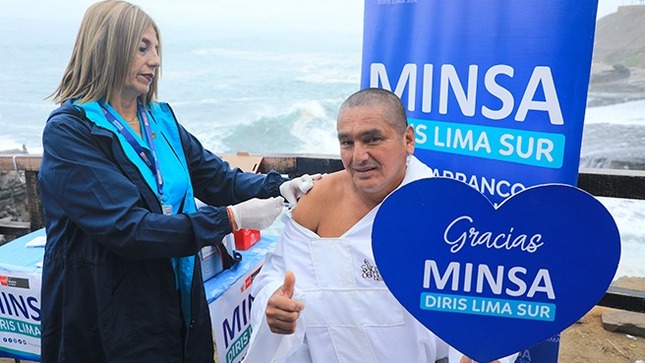 Día del Padre: el 'Fraile' chorrillano se suma a la campaña de vacunación contra la influenza ante bajas temperaturas 
