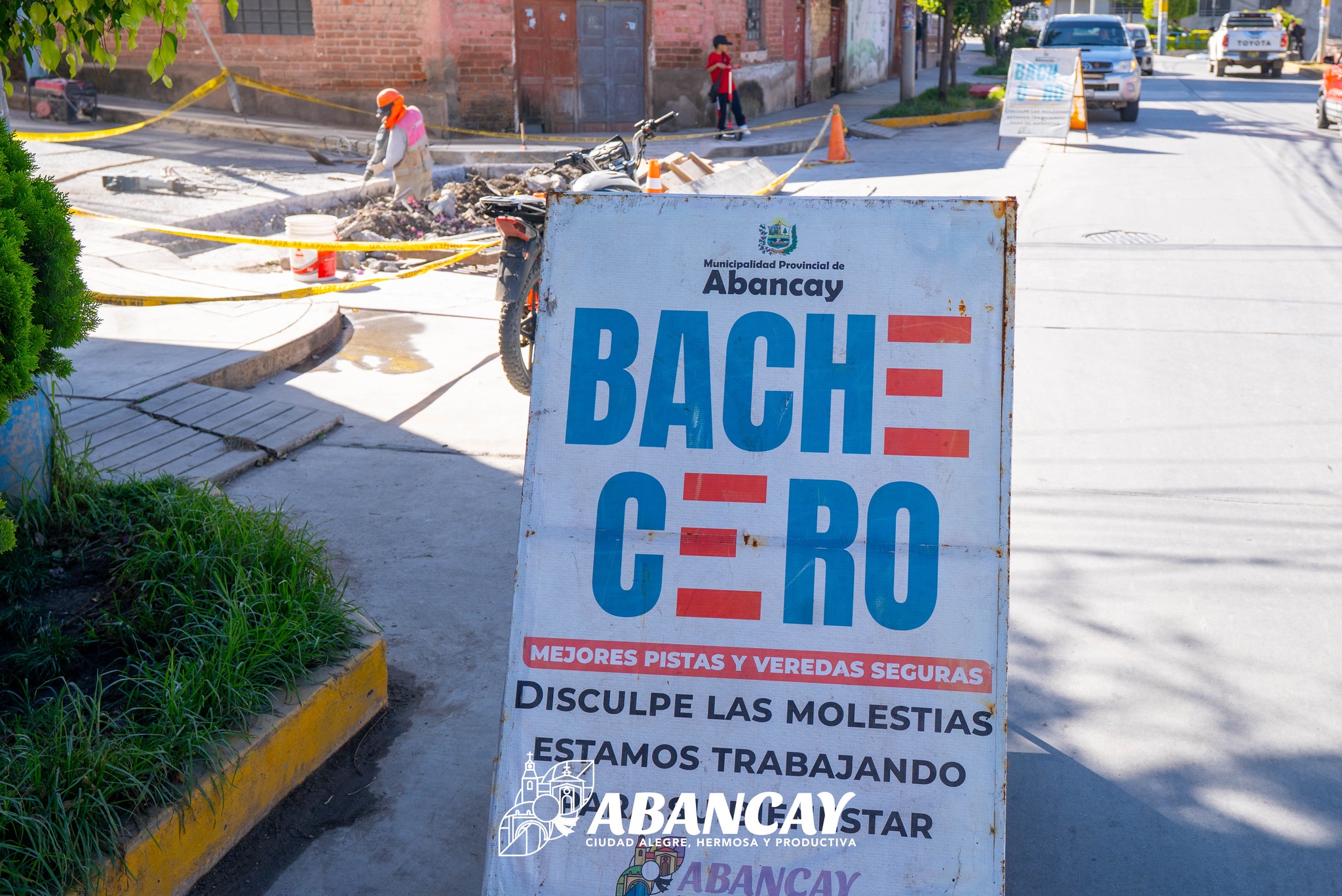 👷♂️🚧 Municipalidad De Abancay Continúa Realizando Trabajos De Mantenimiento De Rejillas Pluviales En El Casco Urbano De La Ciudad. 🚧🛠️