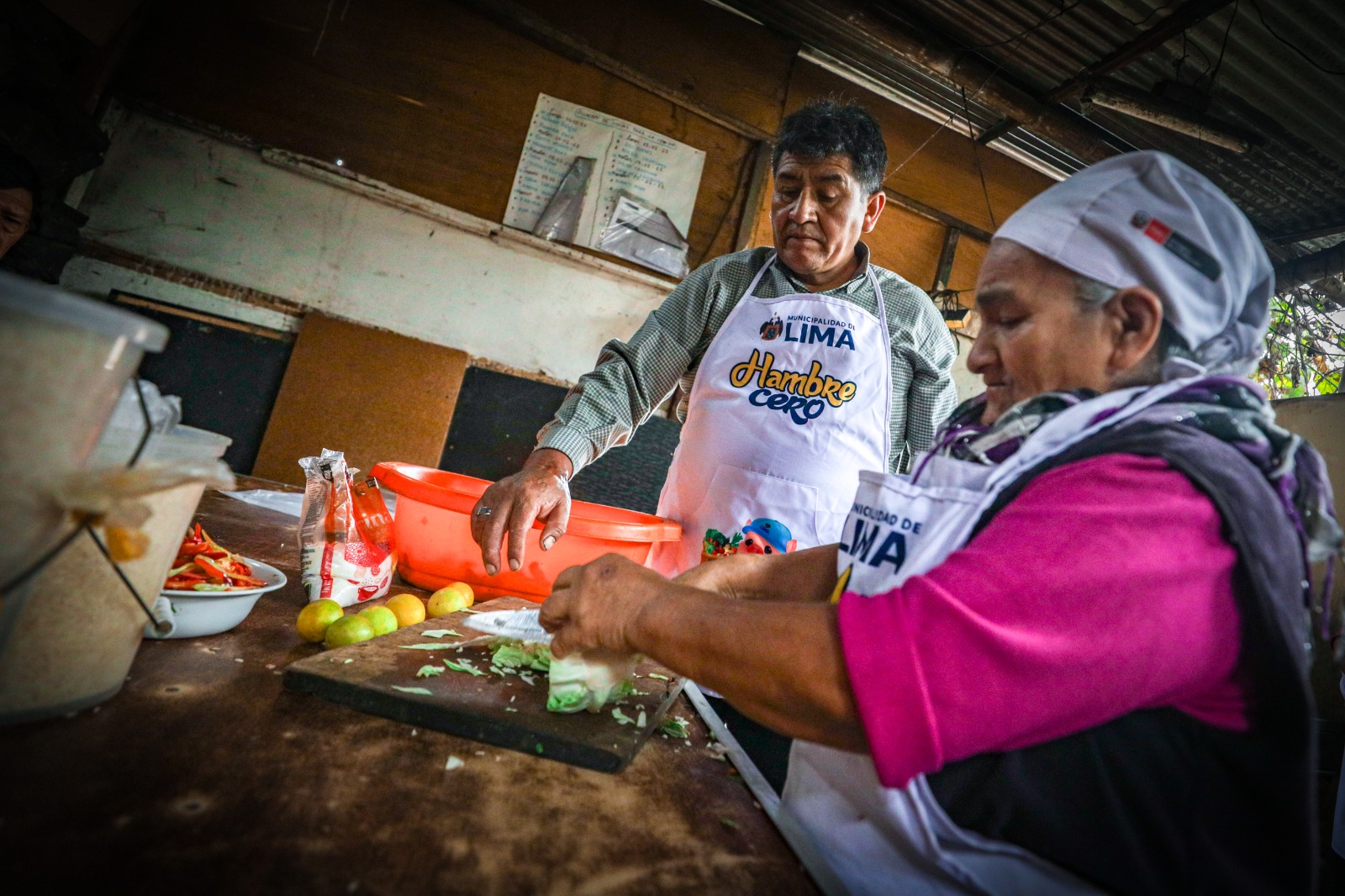 Padre de cuatro hijos alimenta de corazón a más de 80 familias en Independencia.