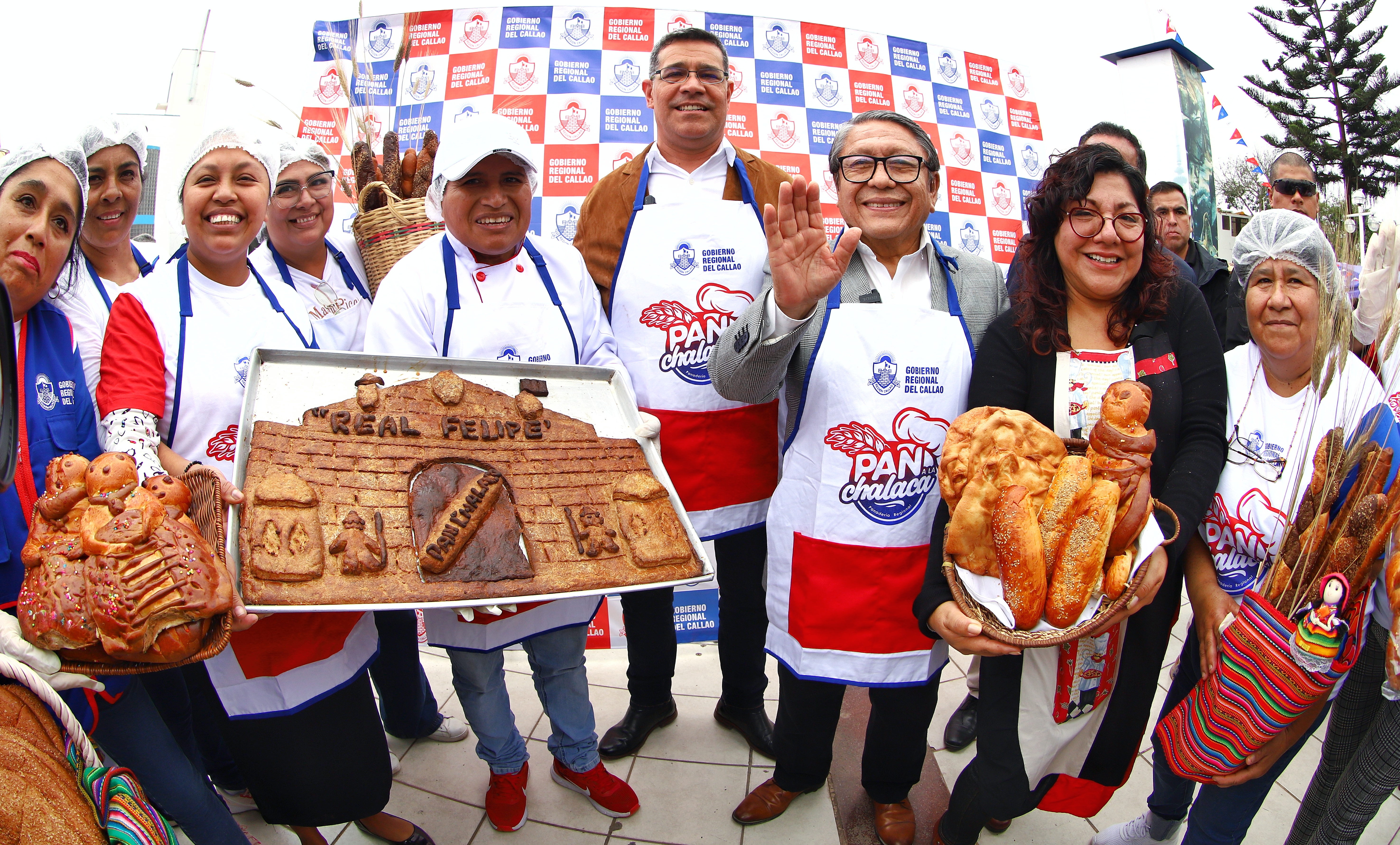Más de 1500 panes se repartieron gratis en celebración del Día Nacional del Pan Peruano