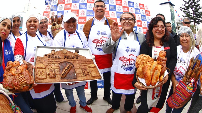 Más de 1500 panes se repartieron gratis en celebración del Día Nacional del Pan Peruano