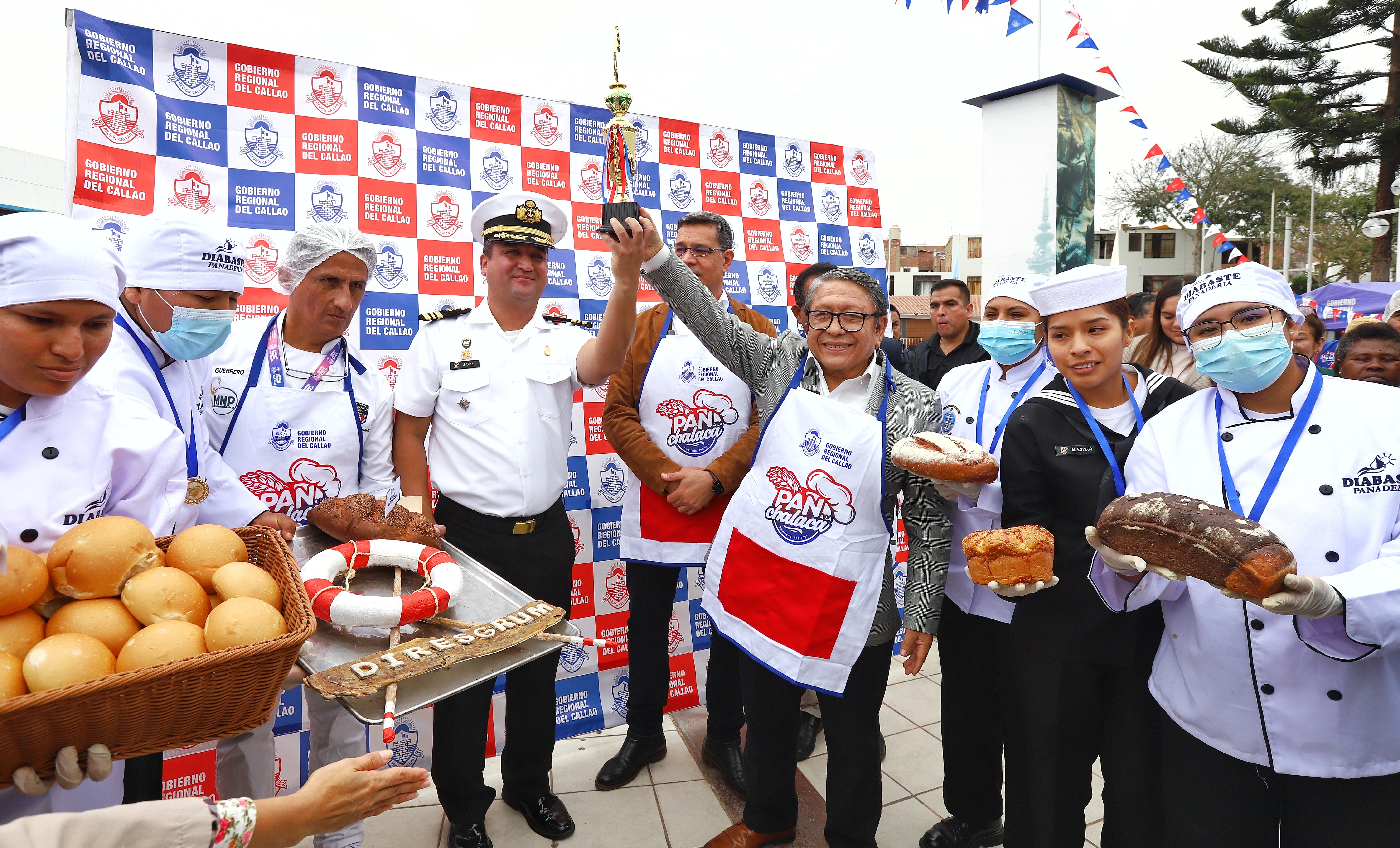 Más de 1500 panes se repartieron gratis en celebración del Día Nacional del Pan Peruano