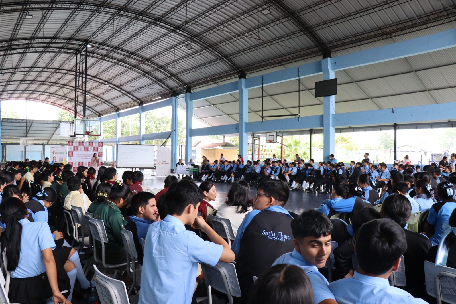Jóvenes de educación secundaria accedieron a orientación profesional en espacios organizados por el Gobierno regional en distintas provincias.