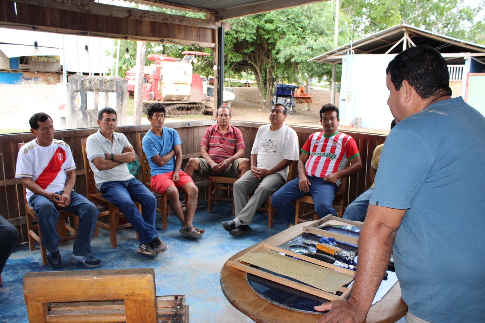 Productores de la asociación “La Rica Miel del Bosque” y apicultores independientes participaron en Escuela de Campo orientada al fortalecimiento genético de colmenas.