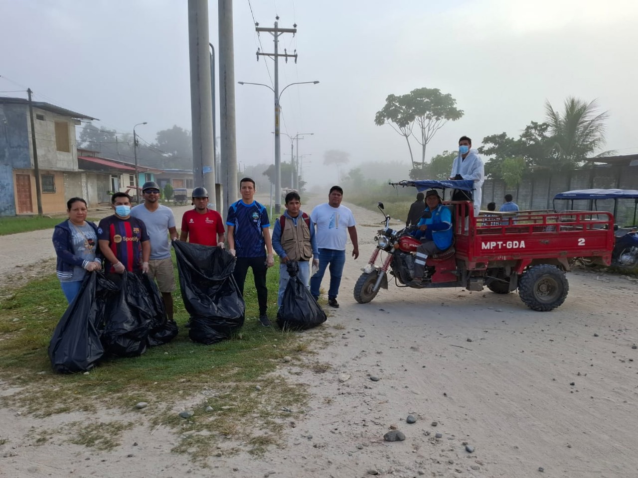Durante la V Jornada de Recojo y Eliminación de criaderos del Aedes aegypti (zancudo transmisor del dengue)