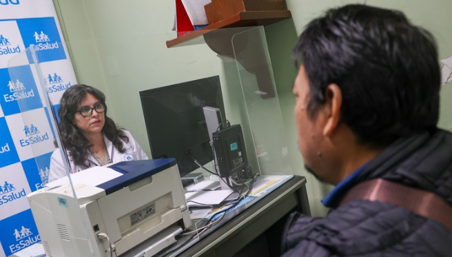 “Volví a nacer”: paciente de EsSalud vence leucemia y celebra el Día del Padre junto a su hija