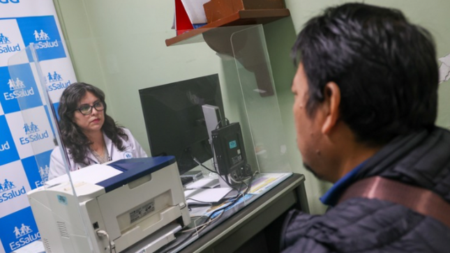 “Volví a nacer”: paciente de EsSalud vence leucemia y celebra el Día del Padre junto a su hija