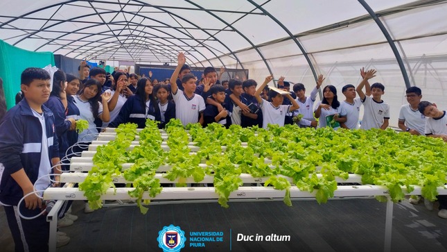 Estudiantes de Castilla visitan la UNP y aprenden sobre agricultura sostenible 