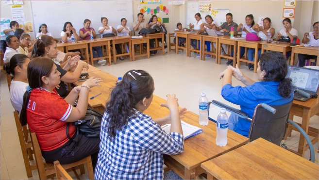 foto Docentes se capacitan en lengua de señas y braille