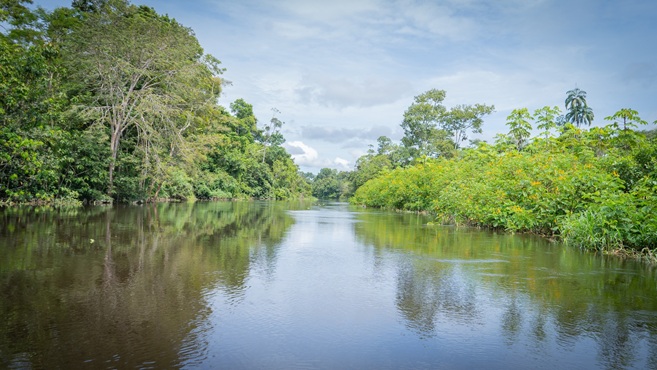 Paisaje del Rio Napo con rumbo a la comunidad de Urco Miraño