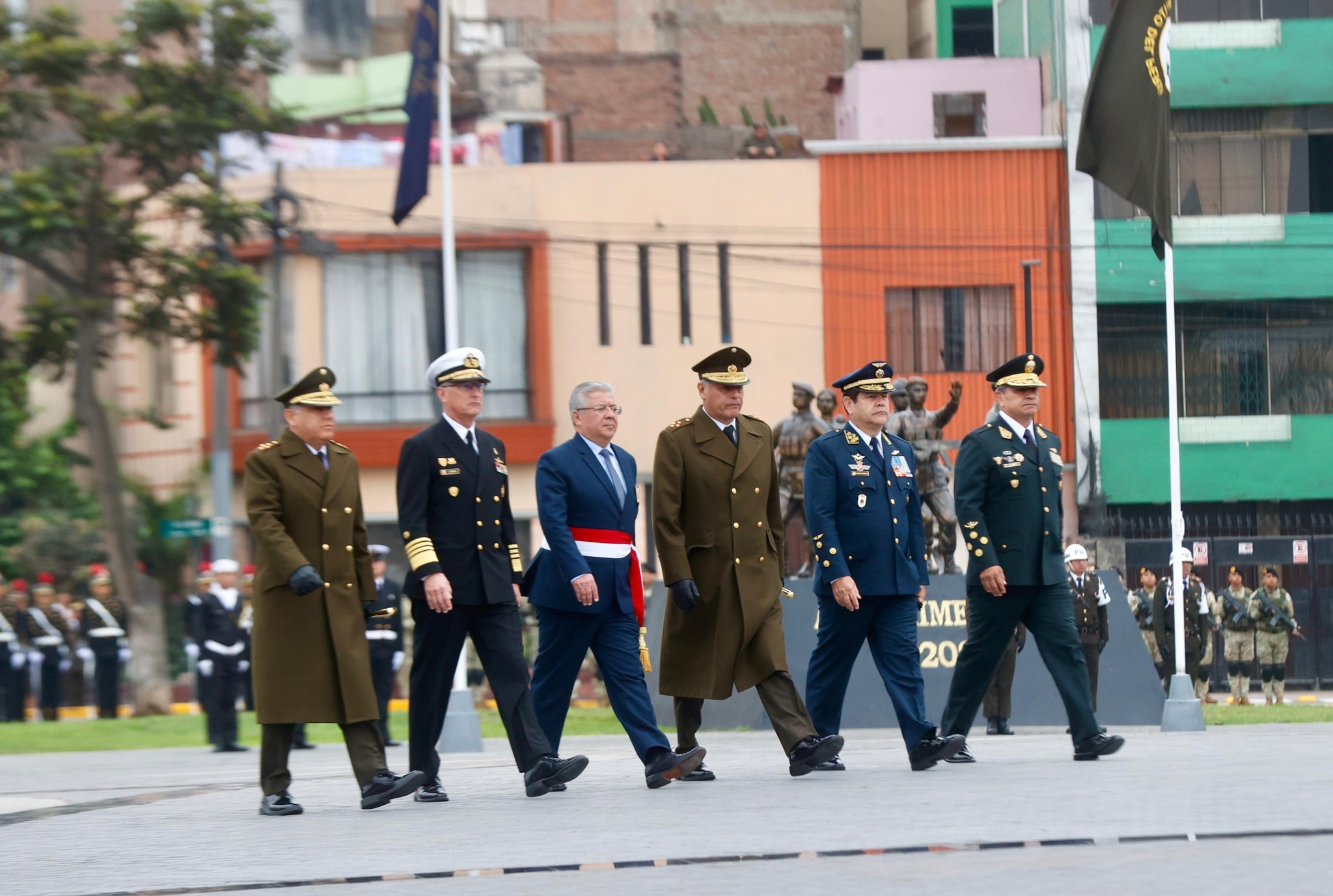 145 años de heroísmo Fuerzas Armadas renovaron juramento a la Bandera en la Plaza a la Bandera