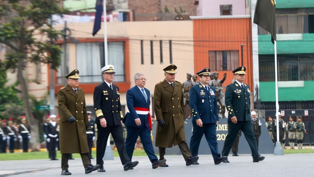 145 años de heroísmo Fuerzas Armadas renovaron juramento a la Bandera en la Plaza a la Bandera