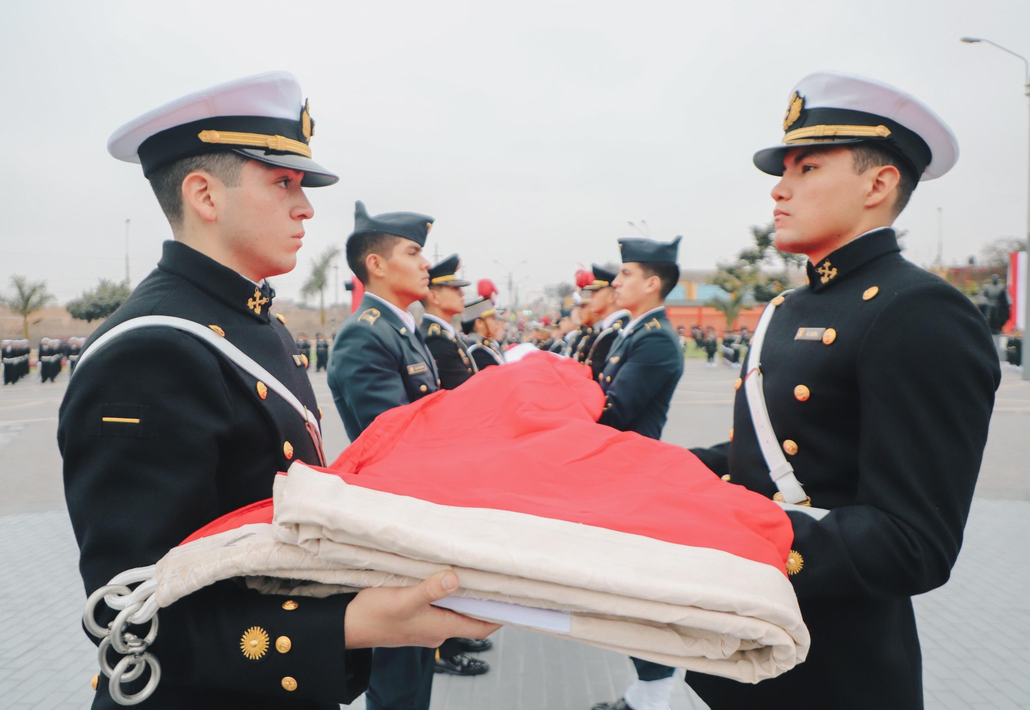 145 años de heroísmo Fuerzas Armadas renovaron juramento a la Bandera en la Plaza a la Bandera
