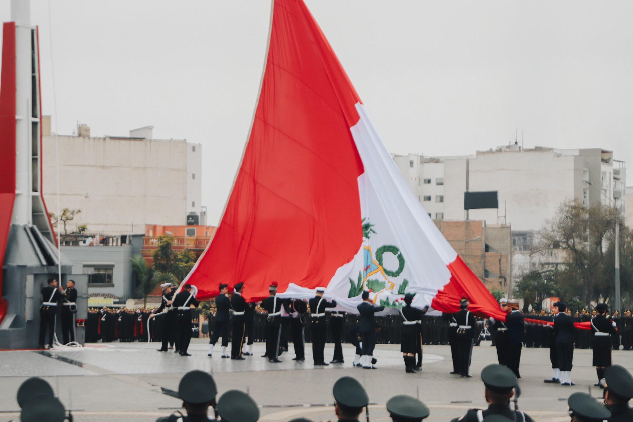 145 años de heroísmo Fuerzas Armadas renovaron juramento a la Bandera en la Plaza a la Bandera