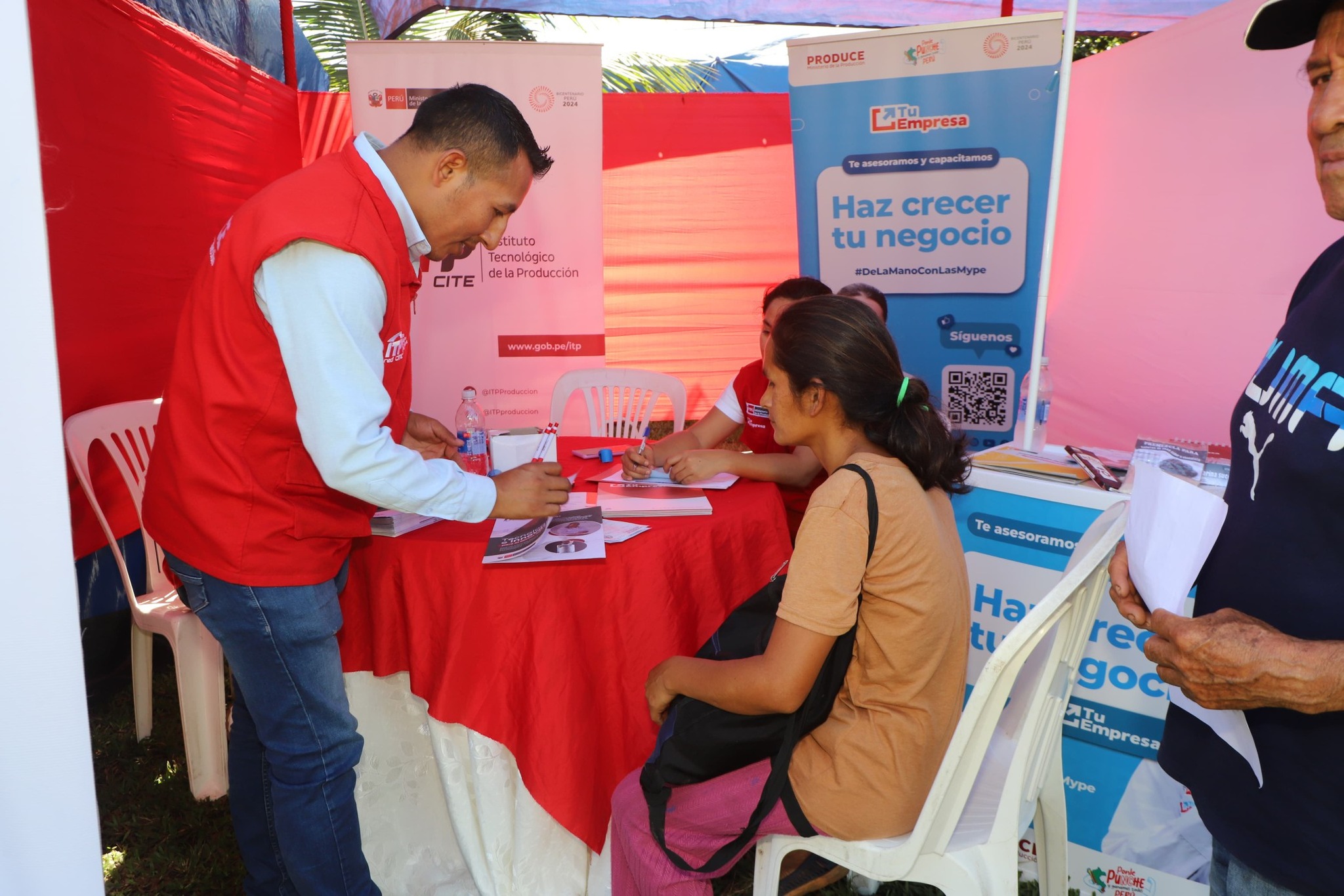 CCFFAA llevan salud, ayuda y esperanza a Canayre