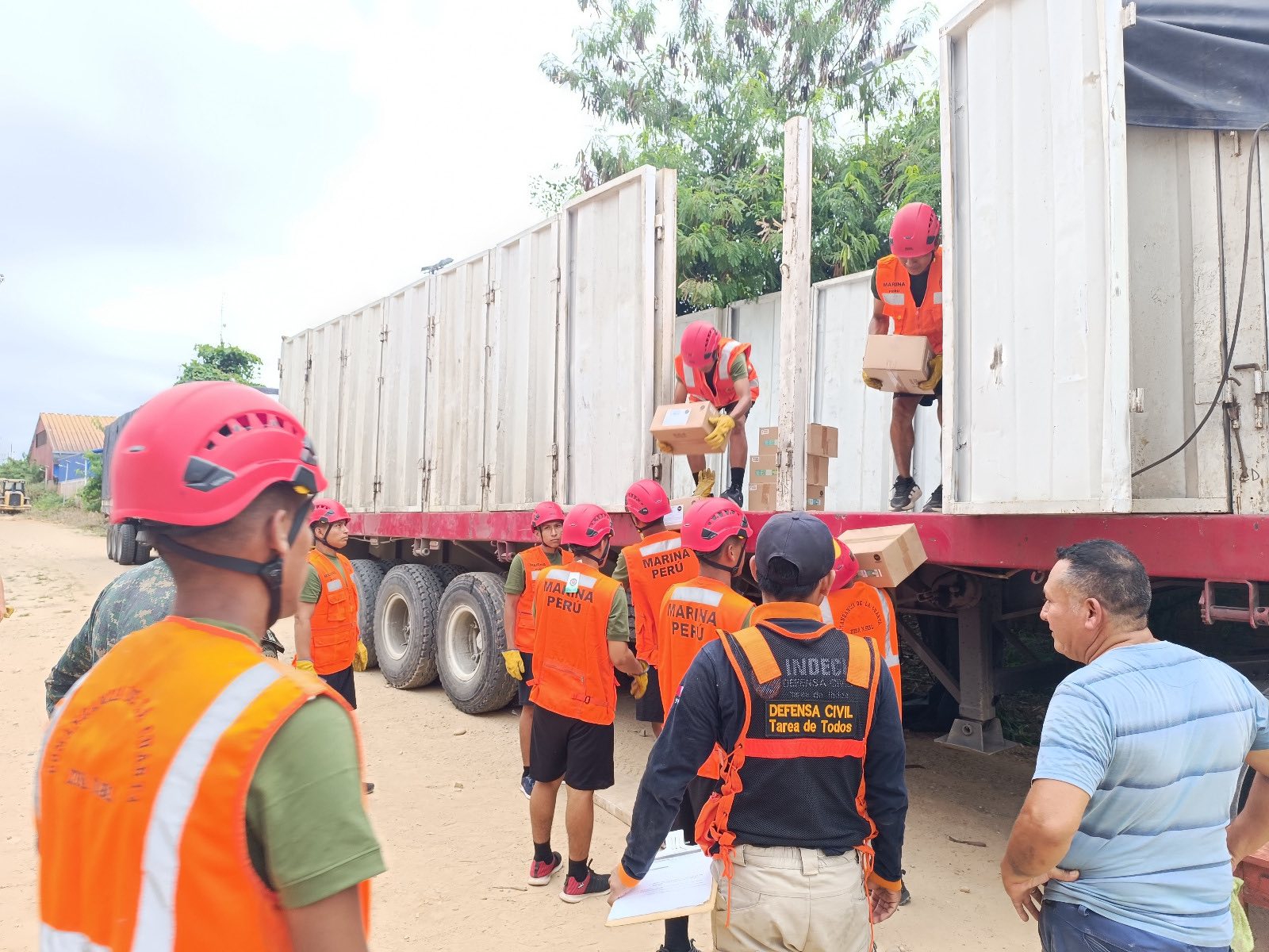 Más de 40 toneladas de ayuda humanitaria llegan a Ucayali gracias al trabajo conjunto entre el Comando Operacional de Ucayali e INDECI