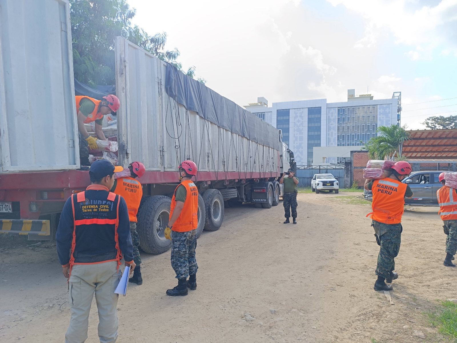 Más de 40 toneladas de ayuda humanitaria llegan a Ucayali gracias al trabajo conjunto entre el Comando Operacional de Ucayali e INDECI