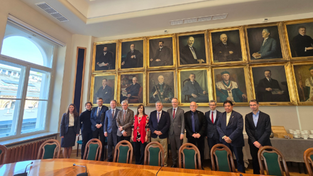 Delegación académica de Arequipa visita universidades de Varsovia