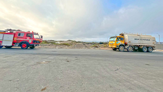 OHLA y Municipalidad de Huarmey brindan apoyo a bomberos para controlar incendio en el sector 09 de octubre