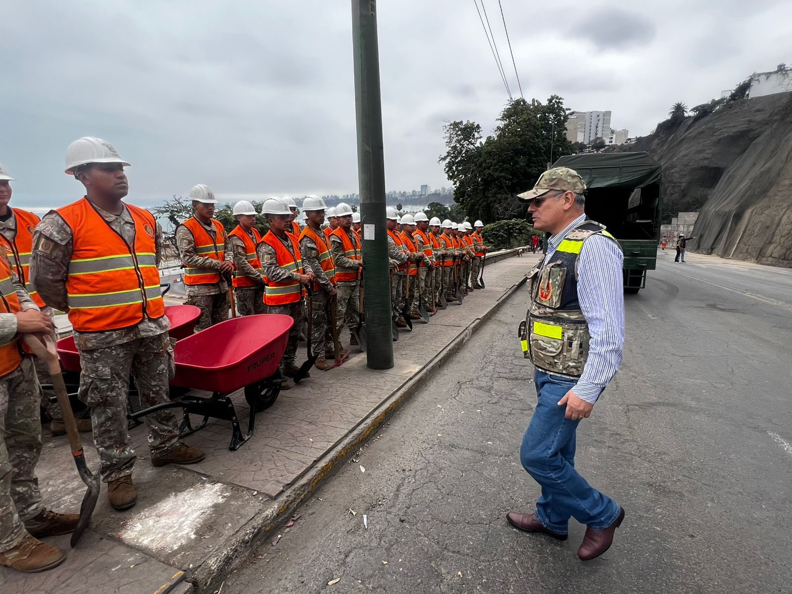 Fuerzas Armadas responden con firmeza y rapidez tras sismo de magnitud 6.1 en Lima y Callao