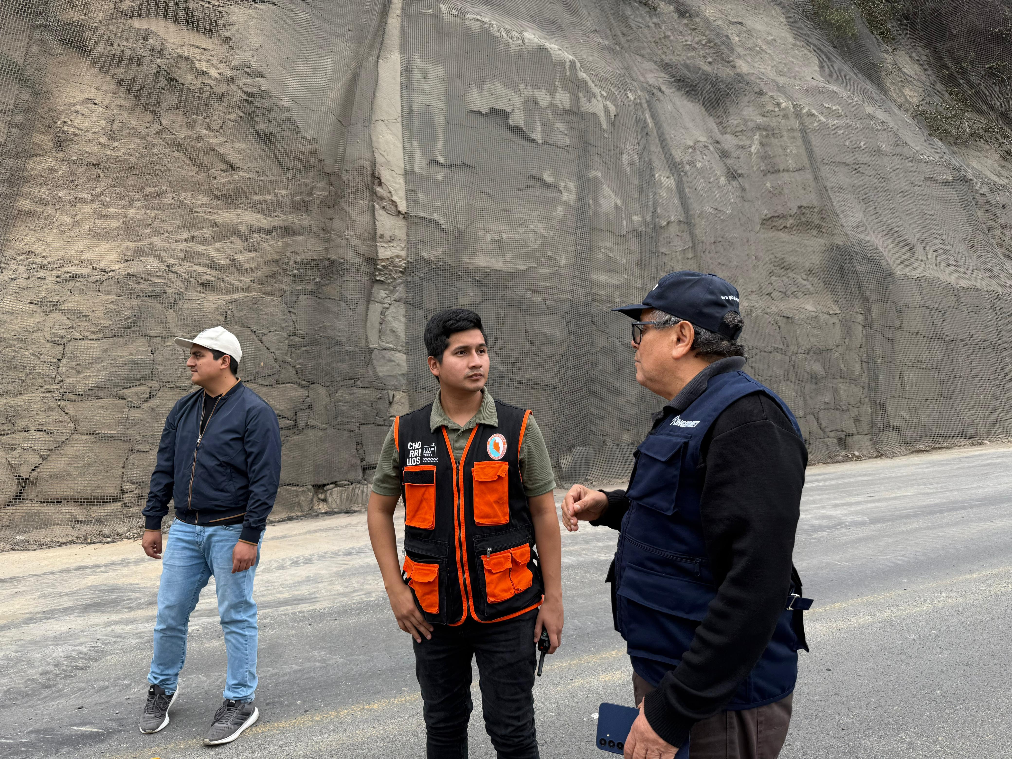 Presidente ejecutivo del Ingemmet, Dr. Humberto Chirif Rivera coordinando con autoridades distritales de Chorrillos
