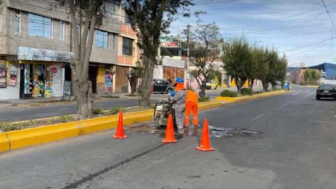 Arequipa.- La Contraloría General de la República - CGR alertó a la Municipalidad Distrital de Mariano Melgar sobre inconsistencias en el expediente técnico de la segunda etapa del proyecto de mejoramiento de la avenida Argentina, en el distrito de Mariano Melgar, provincia y departamento de Arequipa, que generaría retrasos en la ejecución de la obra y deterioro prematuro del pavimento asfáltico.