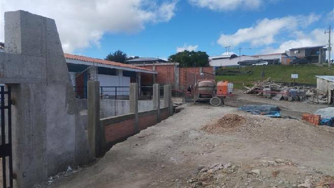 Cajamarca. – La Contraloría General de la República - CGR alertó retrasos injustificados en la ejecución de la obra "Mejoramiento del servicio educativo de la I.E.I N° 1567 del caserío El Milagro, centro poblado de Combayo", a cargo de la Municipalidad Distrital de La Encañada, con una inversión de S/ 1 719 092. De no ejecutarse adecuadamente los trabajos pendientes y en los plazos establecidos en el contrato, podría afectar el acceso oportuno y adecuado al servicio educativo por parte de la población estudiantil beneficiaria.