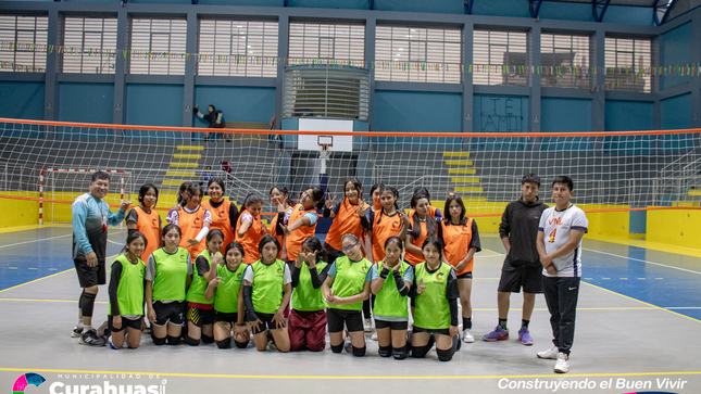 Niñez y Juventud se Benefician con Escuela de Vóley Impulsada oir la Municipalidad distrital de curahuasi