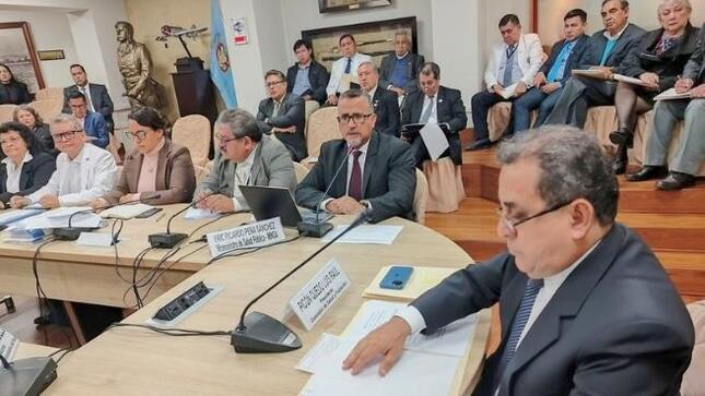Minsa participa en mesa de trabajo en el Congreso para fortalecer sistema de regulación sanitaria en el país
