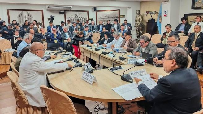 Minsa participa en mesa de trabajo en el Congreso para fortalecer sistema de regulación sanitaria en el país