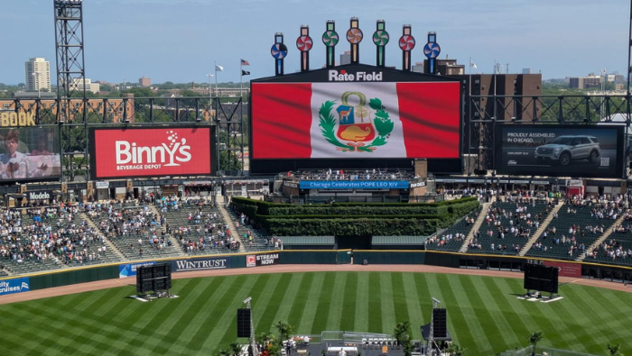 Comunidad peruana en Chicago participa en homenaje al papa León XIV