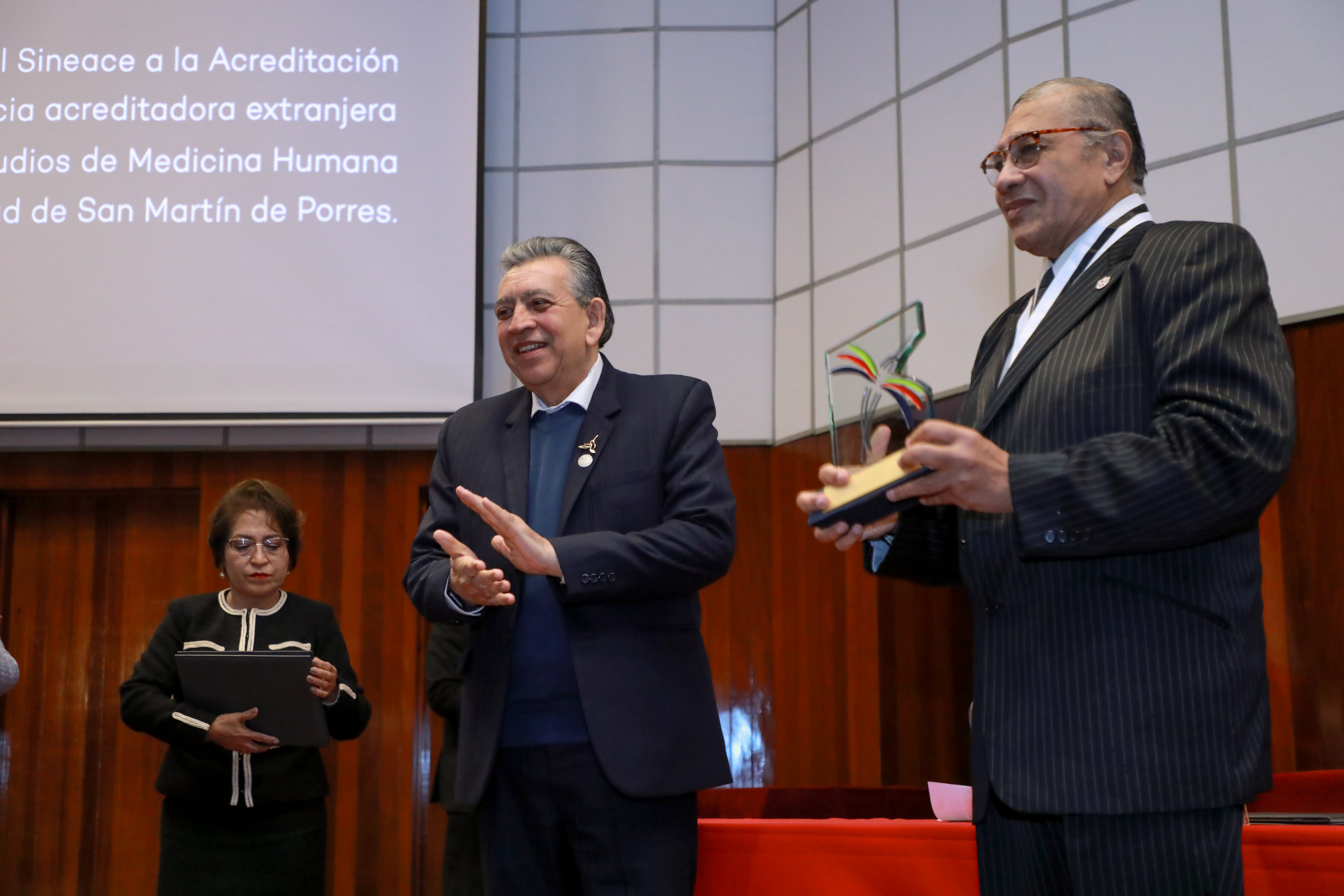 Docentes, estudiantes y autoridades asistieron a ceremonia de entrega de acreditación al Programa de Estudios de Medicina Humana de la USMP