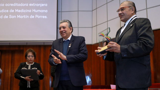 Docentes, estudiantes y autoridades asistieron a ceremonia de entrega de acreditación al Programa de Estudios de Medicina Humana de la USMP