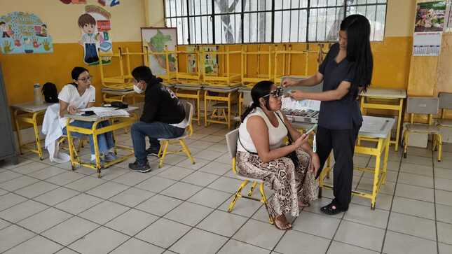 Municipalidad de Sullana participa en campaña medica por el 74º aniversario de la I.E Carlos Augusto Salaverry