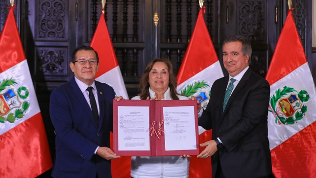 Presidenta Boluarte promulga ley que incrementa Foncomun