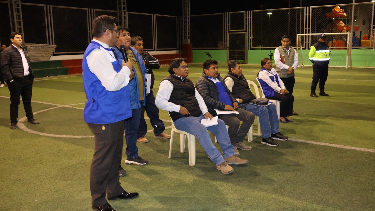 Una reunión informativa con vecinos del sector de Estuquiña cumplió el último lunes 26, el alcalde provincial John Larry Coayla, acompañado de sus principales funcionarios, con la finalidad de presentar detalles sobre los avances del proyecto construcción de pistas y veredas, obra que se ejecutará mediante la modalidad de administración indirecta, con un presupuesto de 19 millones de soles.