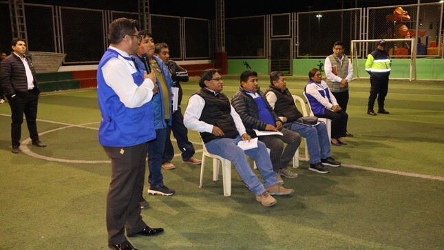 Una reunión informativa con vecinos del sector de Estuquiña cumplió el último lunes 26, el alcalde provincial John Larry Coayla, acompañado de sus principales funcionarios, con la finalidad de presentar detalles sobre los avances del proyecto construcción de pistas y veredas, obra que se ejecutará mediante la modalidad de administración indirecta, con un presupuesto de 19 millones de soles.