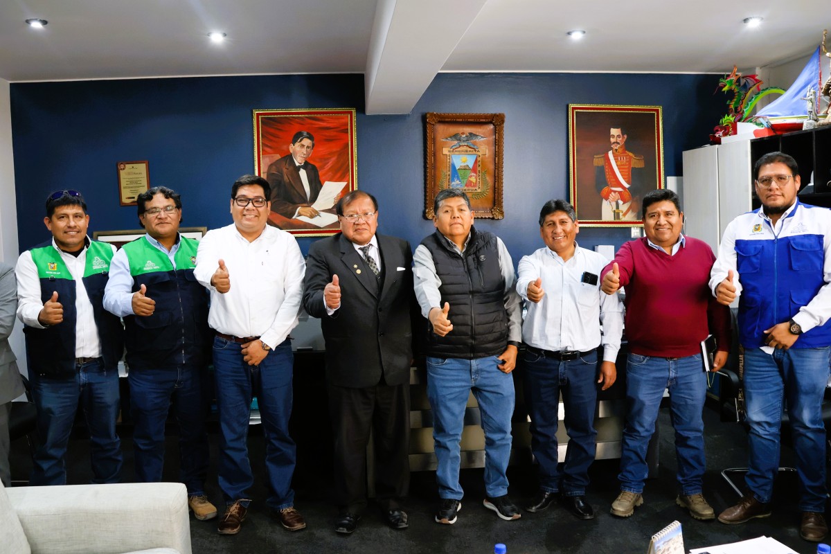 El alcalde provincial de Mariscal Nieto, John Larry Coayla, sostuvo una importante reunión de trabajo con el alcalde distrital de Carumas, Édgar Escobar, con el objetivo de articular esfuerzos para impulsar proyectos prioritarios en beneficio de la población carumeña.