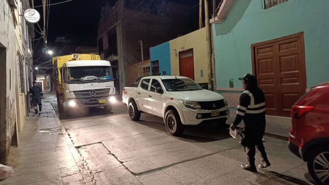 Este miércoles 28 de mayo, desde la 1:40 a.m., la Subgerencia de Transporte y Seguridad Vial, a través del área de Fiscalización y con el apoyo de sus inspectores de transporte, realizó un operativo inopinado que concluyó con la sanción a varios vehículos mal estacionados en la vía pública.