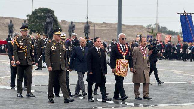Fuerzas Armadas acompañan ceremonia patriótica en honor al Coronel Francisco Bolognesi