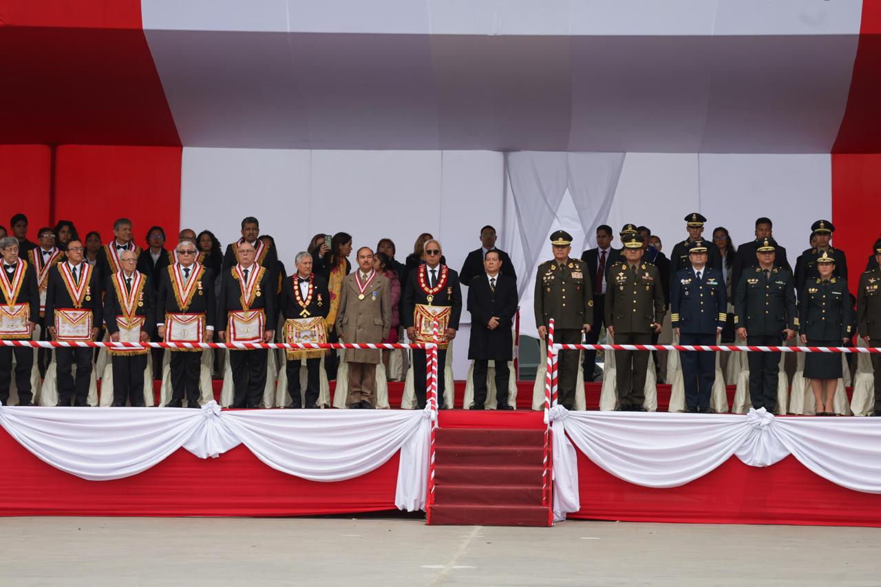Fuerzas Armadas acompañan ceremonia patriótica en honor al Coronel Francisco Bolognesi
