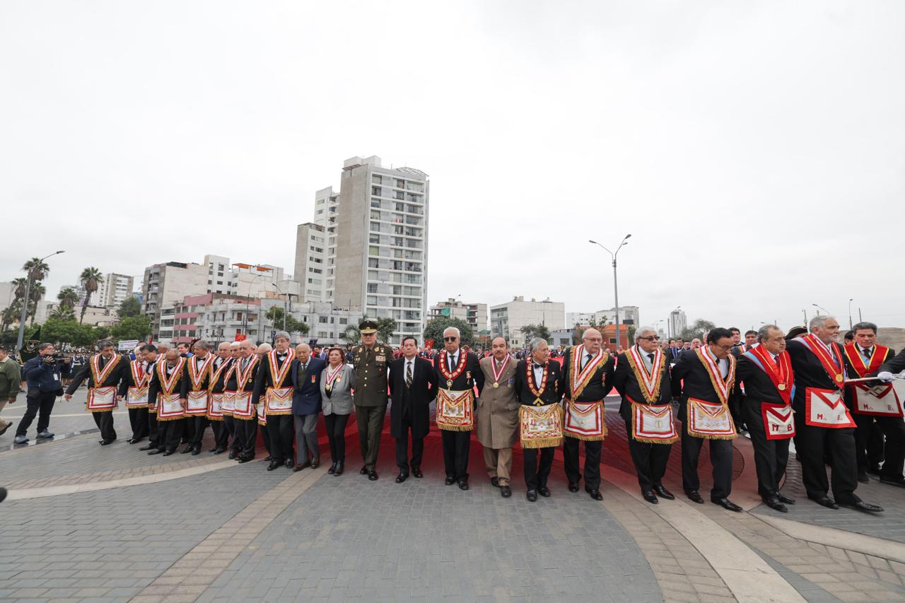 Fuerzas Armadas acompañan ceremonia patriótica en honor al Coronel Francisco Bolognesi