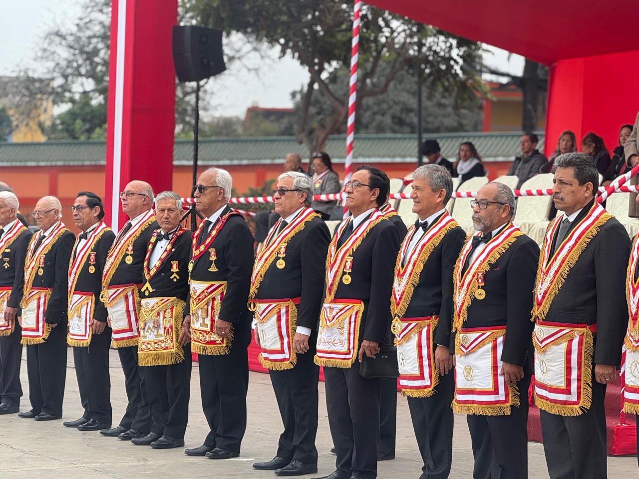 Fuerzas Armadas acompañan ceremonia patriótica en honor al Coronel Francisco Bolognesi