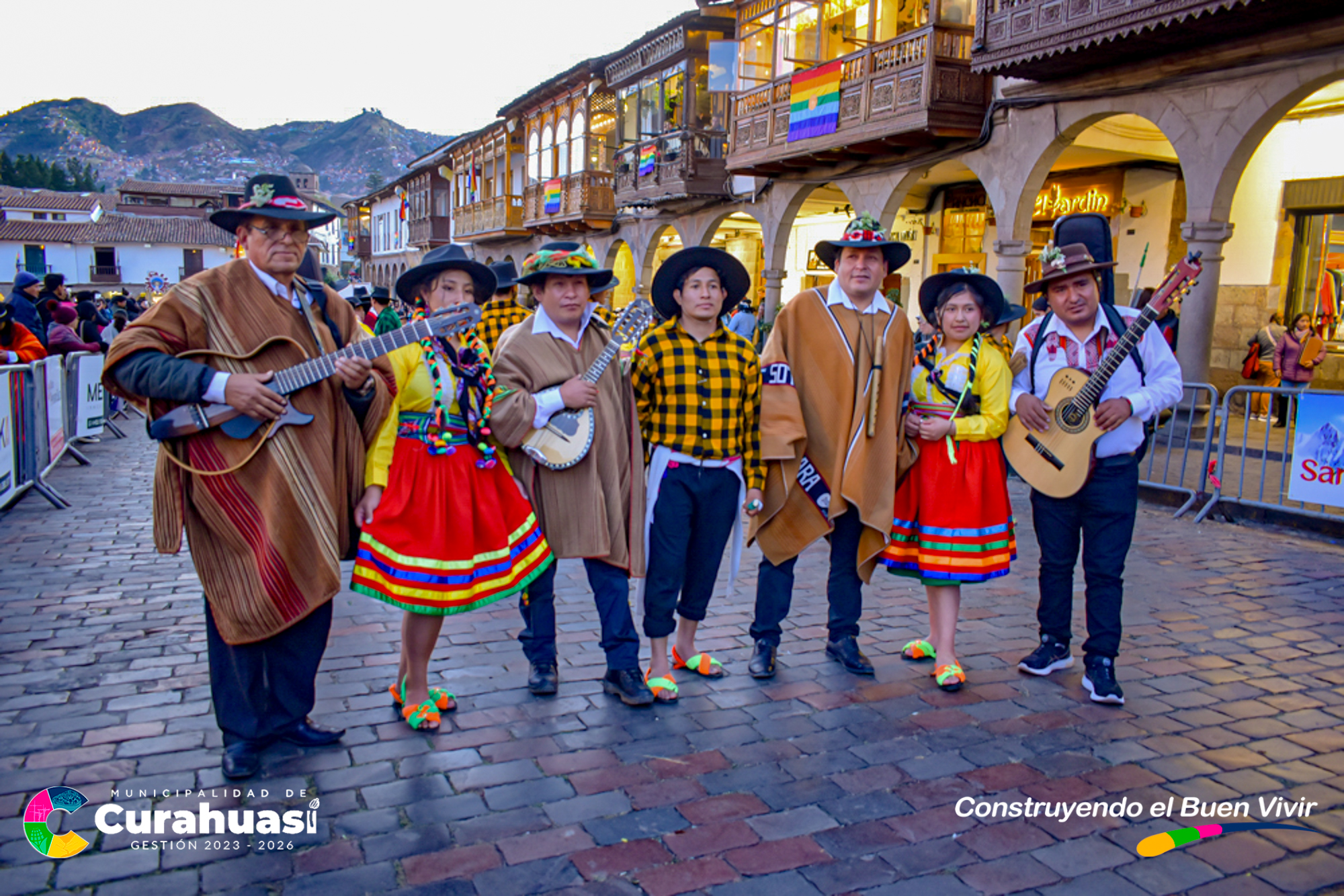 Filial de la Unsaac Curahuasi Ocupa Primer Lugar en Desfile de Saludo al Cusco