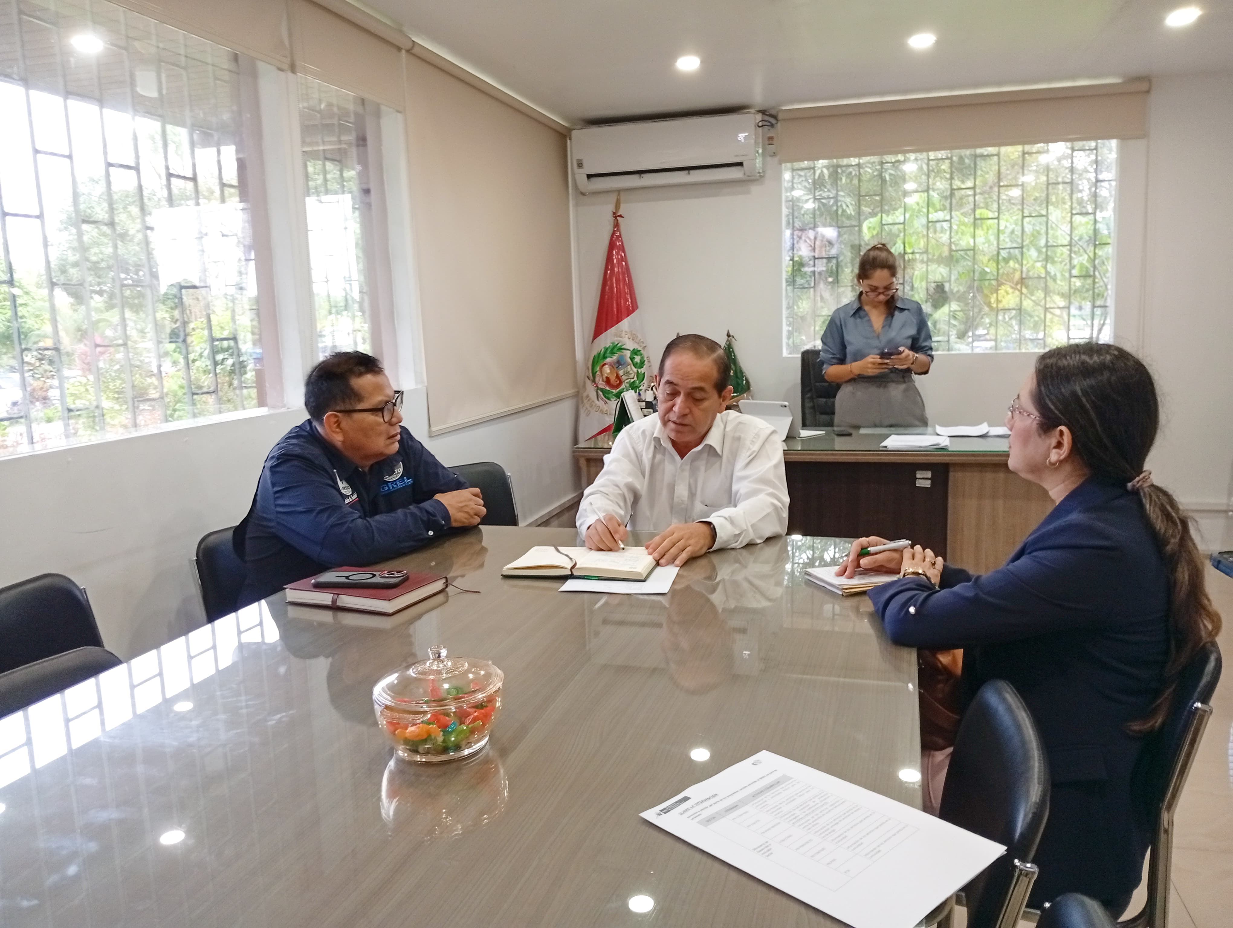 GOREL organiza feria informativa para acercar servicios del Estado a la ciudadanía.